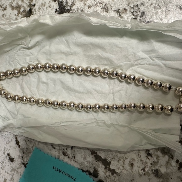 TIFFANY & CO. PEARL NECKLACE - Picture 3 of 16